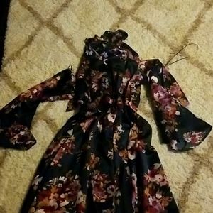 Dress with open shoulders